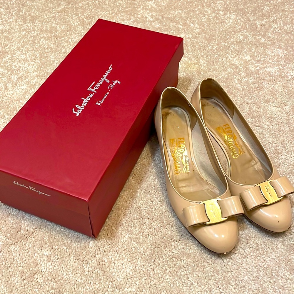 Salvatore Ferragamo Vara in New Bisque